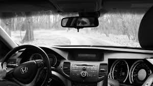 Продажи новых легковых машин и LCV в РФ в марте упали на 10%.