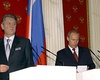От Путина и Ющенко зависит, на каком расстоянии друг от друга окажутся Украина и Россия. Фото Александра Шалгина (НГ-фото).