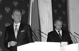 От Путина и Ющенко зависит, на каком расстоянии друг от друга окажутся Украина и Россия. Фото Александра Шалгина (НГ-фото).