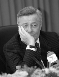 Став челябинским Фиделем Кастро, Петр Сумин, возможно, натренировал руку, целящуюся в более высокопоставленную фигуру…